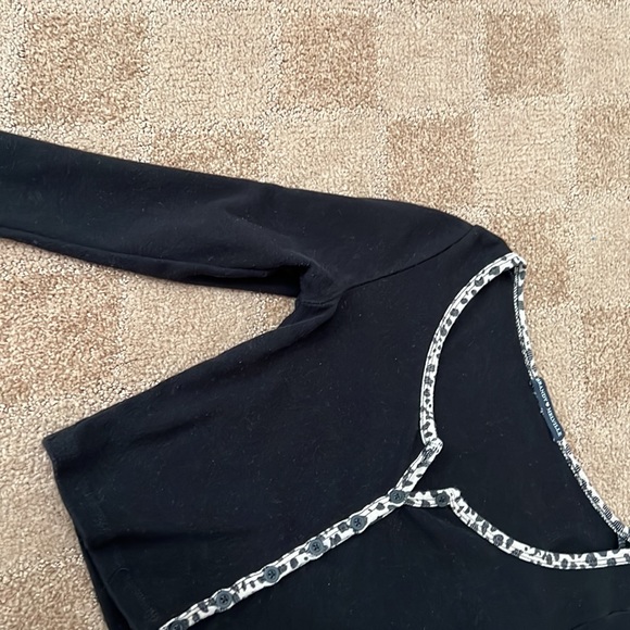 Brandy Melville crop top long sleeve button up - Picture 4 of 5